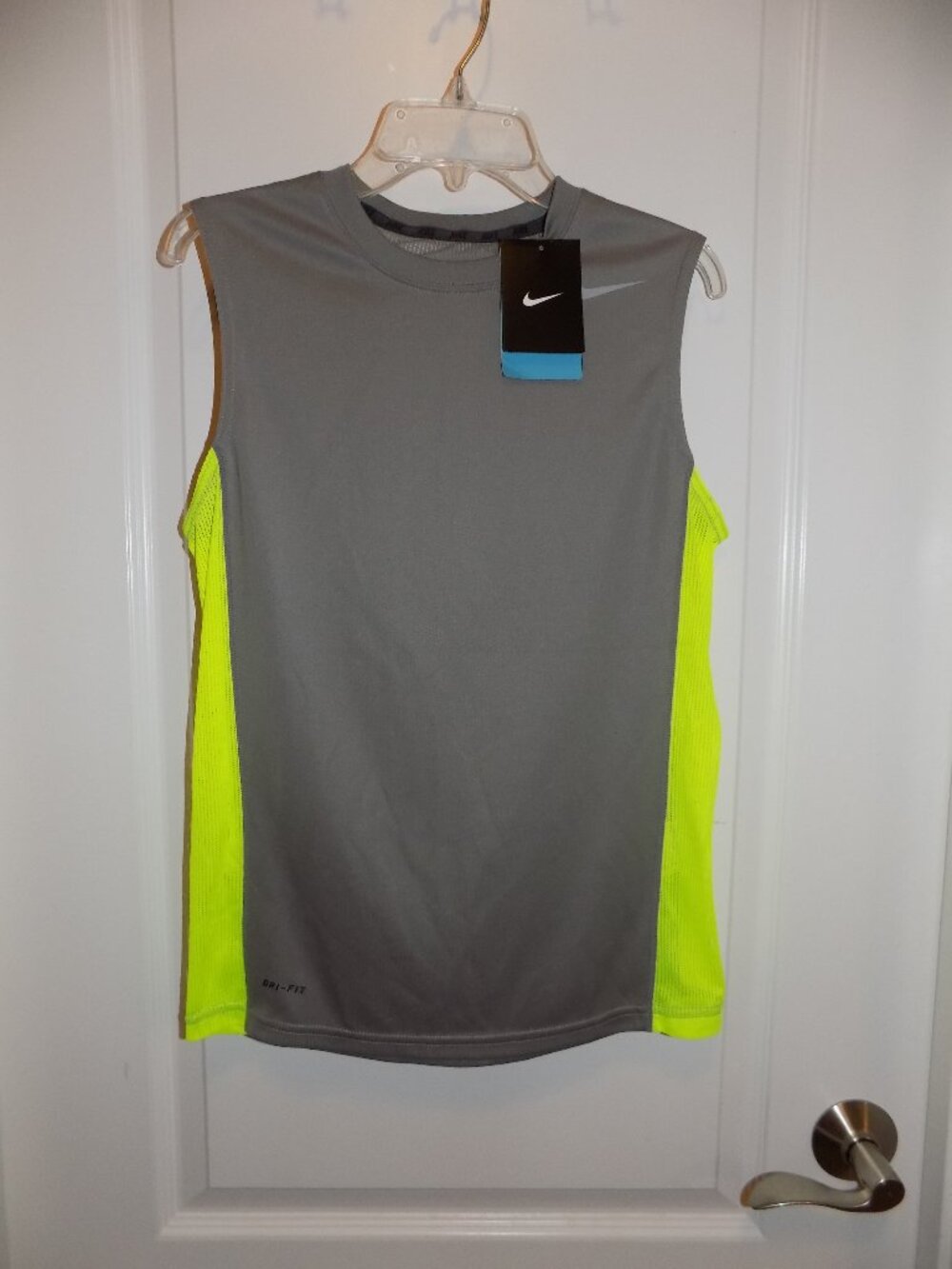 NIKE Boys NWT Gray Yellow Performance Tank Top Shirt Medium New